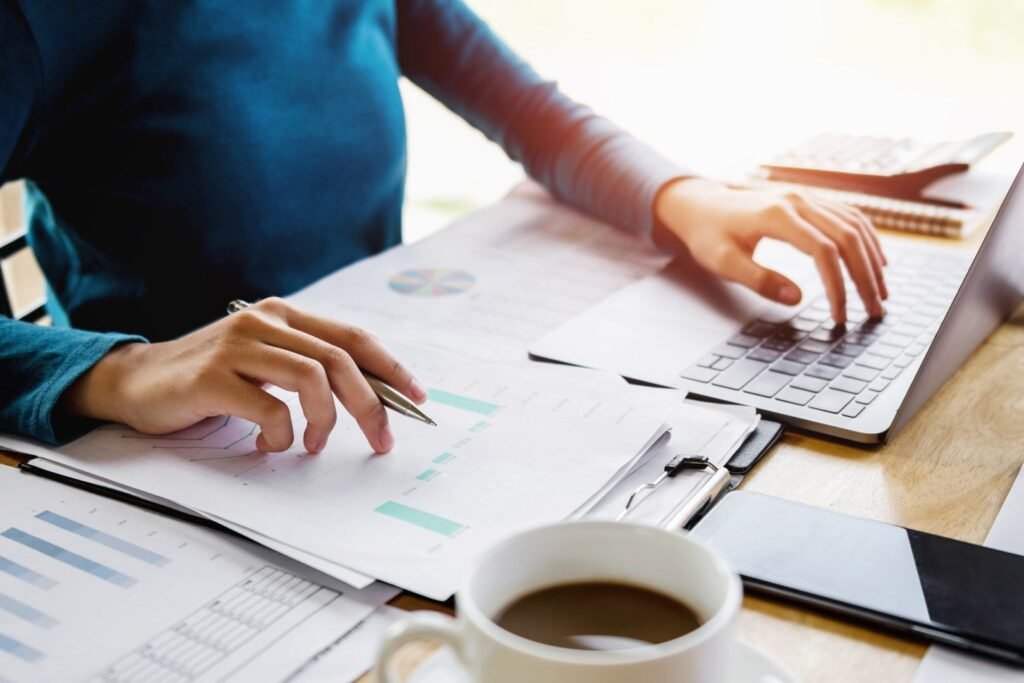 Mandurah Bookkeeping Service bookkeeper at work