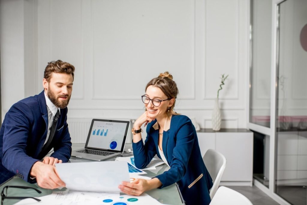 Payroll adviser meeting a Mandurah business owner